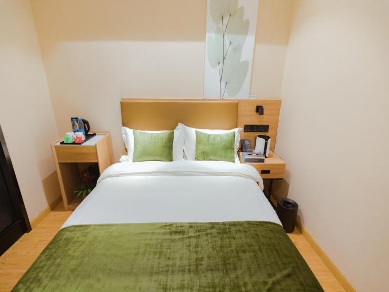 Greentree Inn Shanghai Huangxing Park Subway Station Express Hotel Esterno foto