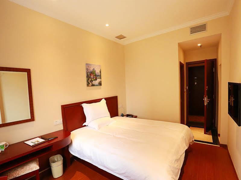 Greentree Inn Shanghai Huangxing Park Subway Station Express Hotel Esterno foto